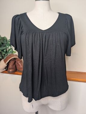 Gap M Black Flutter Sleeve Babydoll Top V-Neck Gathered Empire Flowy Knit